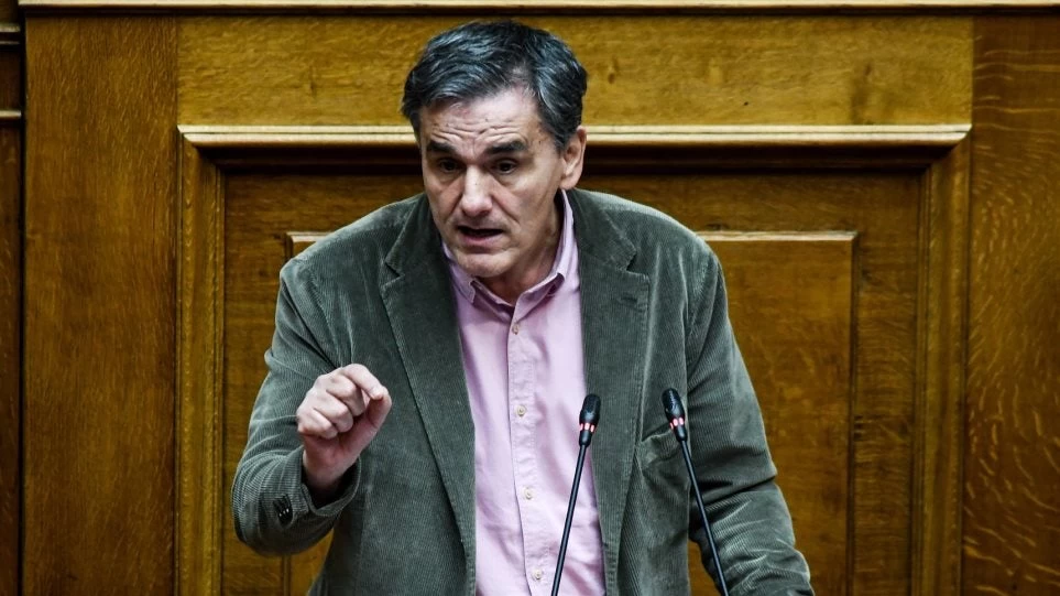 Απίστευτες παρομοιώσεις Τσακαλώτου στη Βουλή: Ο… μαλλιαρός βασιλιάς, η «Μαύρη Οχιά» και ο Μάρτιν Λούθερ Κινγκ! (βίντεο)